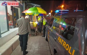 Blue Light Patrol Polsek Abiansemal Sambangi Pedagang Pasar Senggol Mambal