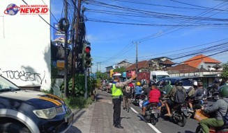 Pawas Polsek Denbar Pantau Arus Lalulintas, Berikan Rasa Aman