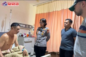 Jenguk Anggotanya yang Mengalami Lakalantas, Kapolsek: Wujud Empati