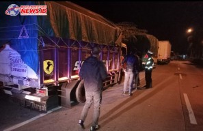 Tertibkan Truk Parkir Gunakan Badan Jalan di Kawasan Terminal Mengwi