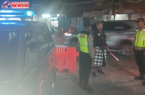 Bersinergi dengan Pecalang, Polsek Abiansemal Amankan Turnamen Bola Voli 
