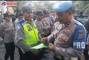 Antisipasi Adiktif Judi Online, Provos Polsek Denbar Gelar Gaktibplin Periksa Handphone Personil 