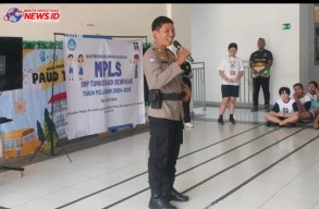 Kanit Binmas Bersana Bhabinkamtibmas Polsek Denbar Pemateri MPLS SMP Tunas Daud
