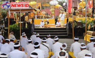 Laksanakan Upakara Piodalan di Pura Satyena Kencana Polres Gianyar