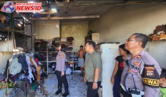 Datangi TKP Kebakaran, Polsek Denbar Segera Melakukan Langkah Kepolisian