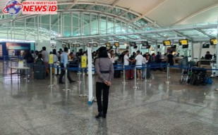 Personil Polres Bandara Berikan Kenyamanan Penumpang di Terminal International 