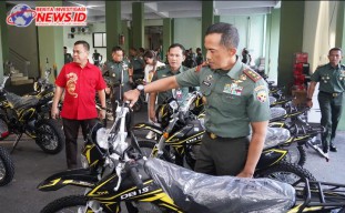 Hibahkan 30 Ranmor, PT Mustika Tiara Sakti Dukung Tugas Kodam Udayana 