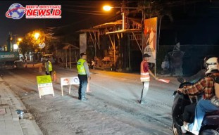 Patroli Biru Polsek Abiansemal Sambangi Pekerja Proyek Gorong-Gorong 