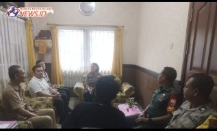 Sambangi Kantor Lurah Kapolsek Denbar Pererat Silaturahmi dengan Perangkat Kelurahan
