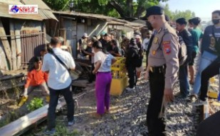 Sopir Angkot Tewas Tertabrak Kereta Api di Sidoarjo