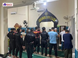 Sat Samapta Polrestabes Surabaya Gelar Sholat Subuh Berjamaah Untuk Colling System Jelang Pilkada