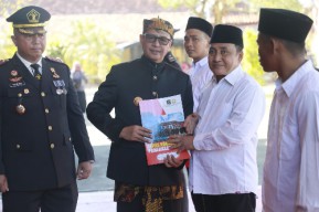 Lapas Narkotika Kelas IIA Pamekasan Ikuti Upacara HUT ke-79 di Pendopo Ronggosukowati Pamekasan