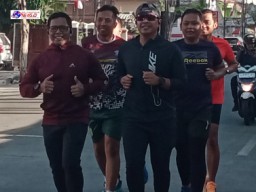 Jaga Kebugaran Tubuh, Kapolres Sampang AKBP Hendro Sukmono Lari Pagi Santai Bersama Jajaran