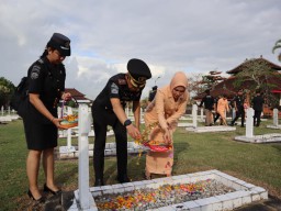 Peringati Hari Ulang Tahun Pengayoman, Lapas Kerobokan Ikuti Ziarah dan Tabur Bunga