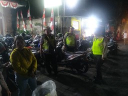 Beri Rasa Aman kepada Masyarakat, Patroli Biru Polsek Abiansemal Sambangi Pasar Pagi