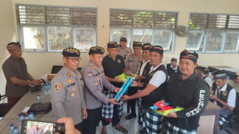 Desa Adat Kampial: Polresta Denpasar bersama Polsek Kuta Selatan Gelar Minggu Kasih