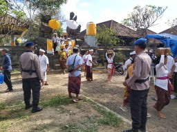 Rangkaian Piodalan Pura Masceti, Satpolairud Polres Gianyar Beri Pengamanan