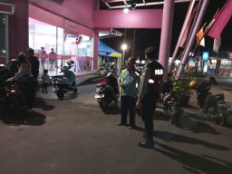 Ajak Satpam Jaga Kamtibmas, Patroli Dialogis Sambangi Swalayan Clandys Mart