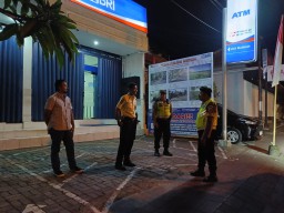 Pantau Keamanan Kantor Bank &amp; ATM BRI, Polsek Abiansemal Rutin Patroli Malam