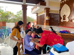 PIN Polio 2024: Sidokkes Polres Badung dan Puskesmas Mengwi Vaksinasi Anak Balita