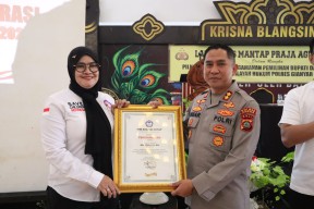 Kapolres Gianyar AKBP Umar Terima Penghargaan dari TRC PPA