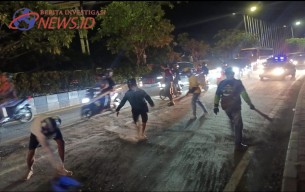 Demi Keselamatan Berlalulintas, BLP Bersihkan Tumpahan Koral dan Semen di Jalan