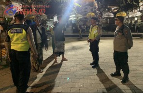Persempit Ruang Gerak Pelaku Kejahatan Malam Hari, Unit Patroli Sambangi Tempat Suci