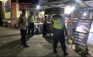Pantau Kegiatan Pasar Malam, Personil Polsek Abiansemal Laksanakan Patroli Dialogis 