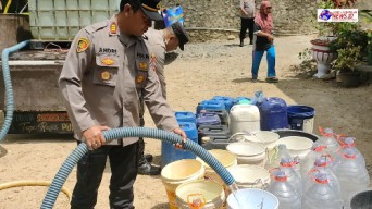Polres Pacitan Salurkan Bantuan Air Bersih Untuk Warga Terdampak Kemarau Panjang