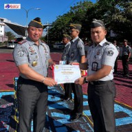 Pemberian Penghargaan Pegawai Teladan Lapas Narkotika Kelas IIA Pamekasan Kanwil Kemenkumham Jatim Triwulan Ketiga