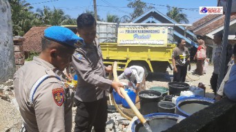 Polres Pacitan kembali Salurkan Bantuan Air Bersih Untuk Warga Desa Klesem