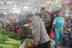 Polres Sampang Sambangi Pasar Tradisional Antisipasi Peredaran Uang Palsu