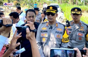 Kedatangan Kotak Suara Pilkada 2024, Polisi Perkuat Pengamanan di Gudang KPUD Lumajang