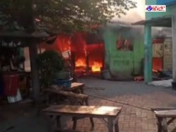 Pasar Taman Sepanjang Kebakaran Diduga Akibat Korsleting Listrik, Warga Bahu Membahu Padamkan Api