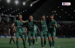 Bripda Rano Jutati Anggota Bidhumas Polda Jatim Pencetak Gol Cabor Sepak Bola PON XXI Raih Medali Emas