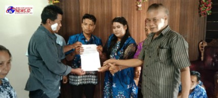 Pasangan Muda-mudi Lindang dan Indri Resmi Dinikahkan Secara Adat Dayak Kalimantan Tengah