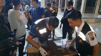 Operasi Tumpas Narkoba Semeru 2024: Polres Tanjung Perak Amankan 24 Orang di Jalan Kunti Surabaya