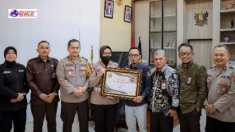 Satlantas Polres Sumenep Raih Penghargaan Badan Publik Informatif Dari Komisi Informasi