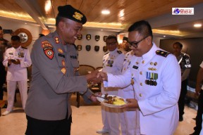 Kodiklatal Dapat Kado Istimewa Dari Polrestabes Surabaya di HUT TNI ke 79