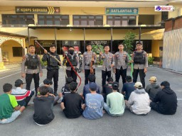 Harkamtibmas Unit Raimas Polres Pelabuhan Tanjung Perak Amankan 14 Anggota Komplotan Gangster di Tambak Wedi