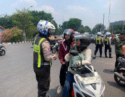 Satlantas Polrestabes Surabaya Tindak Ratusan Pelanggar Lalin Dalam Operasi Zebra Semeru 2024