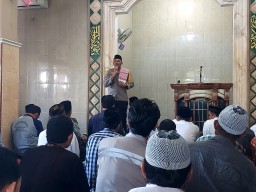Safari Jumat, Kapolsek Menganti dan Himbauan Kamtibmas di Masjid Baitul Huda Gresik