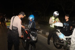 Polres Pelabuhan Tanjung Perak Intensifkan Patroli Malam, Jamin Keamanan Jelang Pilkada 2024.