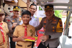 Polres Tulungagung Luncurkan Mobil Senyum Berbagi Makanan Bergizi Gratis Untuk Anak - anak