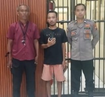 Polsek Asemrowo Amankan Kuli Bangunan Yang Asik Main Judi Online di Area Smoking Room