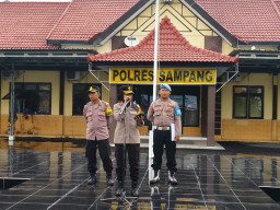Wakapolres Sampang Lepas 136 Personil Pengamanan Debat Publik Kedua Pilkada Sampang di Surabaya