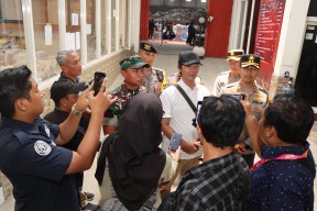 Kapolres Kediri Kota Bersama Dandim 0809 Pastikan Logistik Pilkada 2024 di Gudang KPU Aman