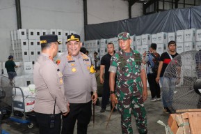 Pastikan Logistik Pilkada 2024 Aman, Kapolres Pelabuhan Tanjung Perak Bersama Forkopimda Kota Surabaya Cek Gudang KPU Kota Surabaya