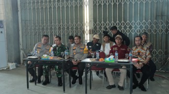 Kapolres Nganjuk dan Ketua KPU Pimpin Apel Kesiapan dan Pengamanan Distribusi Logistik Pemilu 2024, Pastikan Semua Aman Tanpa Hambatan