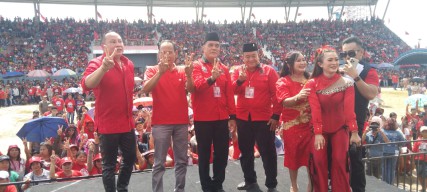 Kampanye Akbar di Stadion Mini Kuala Kurun Kebanjiran Massa